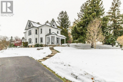 2110 - St. George House for sale:  4 bedroom  Hardwood Floors 2,500 sq.ft.